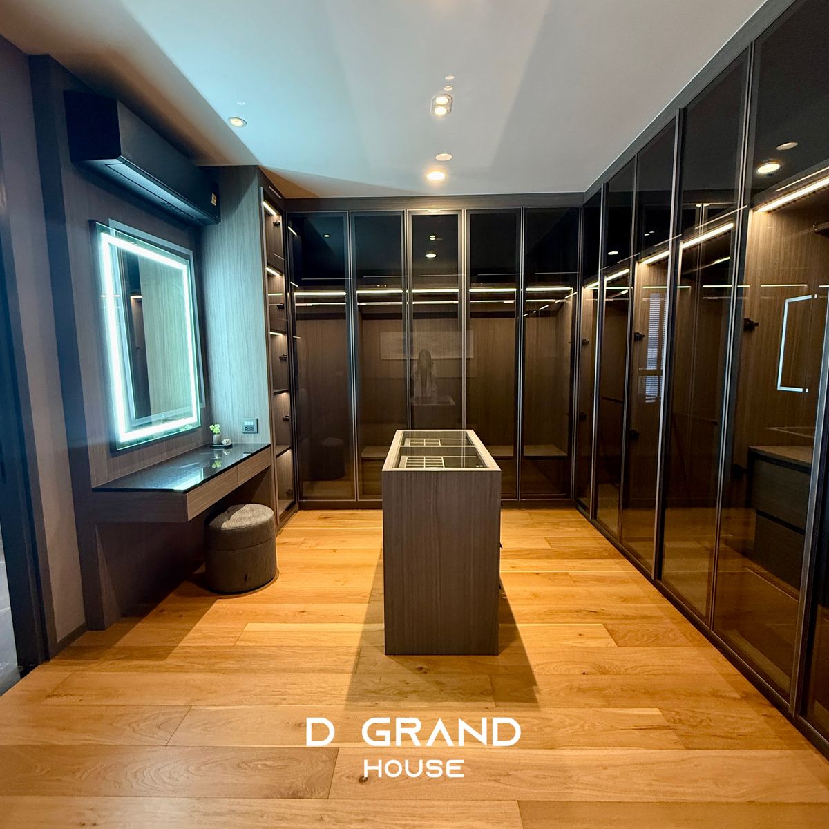 ขายบ้านเลียบทางด่วนรามอินทรา : บ้านหรู 3 ชั้น บนทำเลศักยภาพ ใจกลางนาคนิวาส ใกล้ Central Eastville บ้านใหม่ มือหนึ่ง ที่เจ้าของเป็น สถาปนิก ลงมือออกแบบเอง 