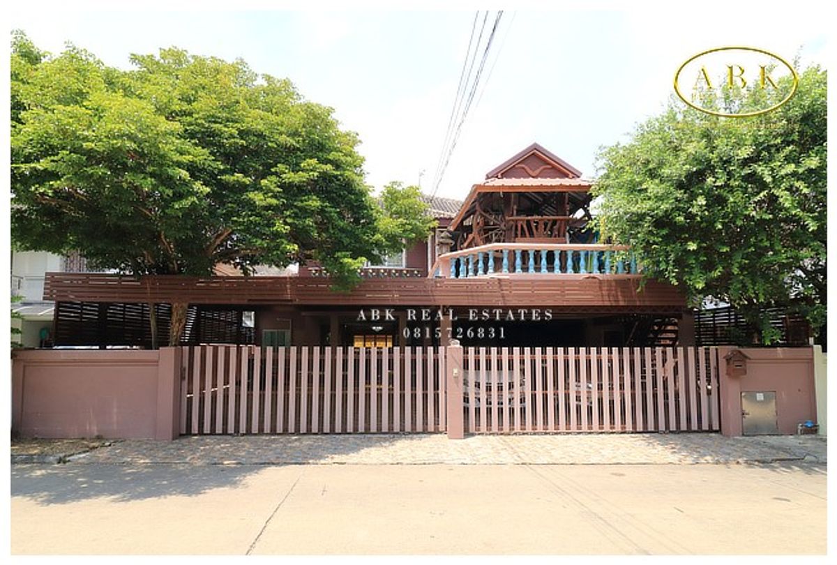 ขายบ้านมีนบุรี-ร่มเกล้า : ขาย บ้านเดี่ยว ศุภาลัย แกรนด์ เลค อยู่ด้านหน้าโครงการ ราคา 4.9 ล้านบาท