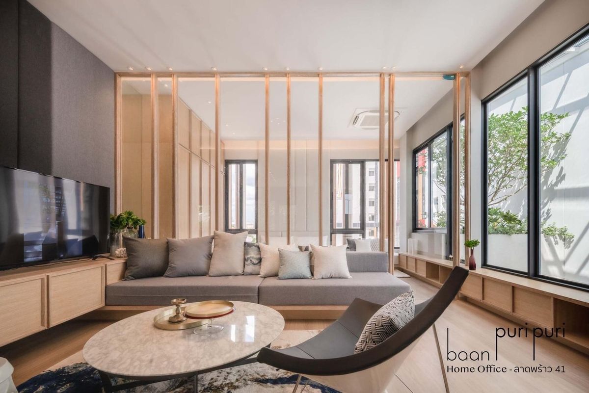 For SaleHome OfficeLadprao, Central Ladprao : Luxurious home office for sale, Baan Phuri Puri Ladprao 41, a 3.5 home office, complete with furniture and electrical appliances. Near the Ratchada intersection and the electric train station. Convenient to travel in and out of the city