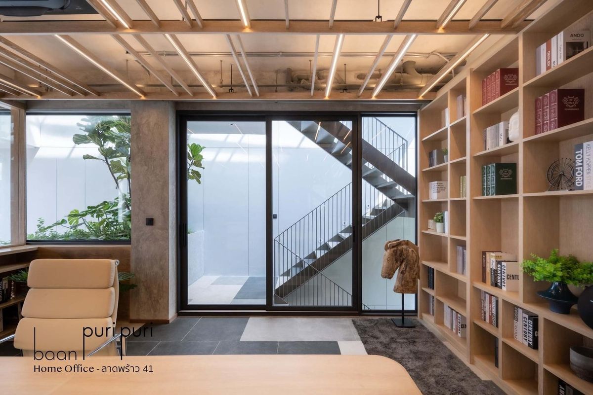 For SaleHome OfficeLadprao, Central Ladprao : Luxurious home office for sale, Baan Phuri Puri Ladprao 41, a 3.5 home office, complete with furniture and electrical appliances. Near the Ratchada intersection and the electric train station. Convenient to travel in and out of the city