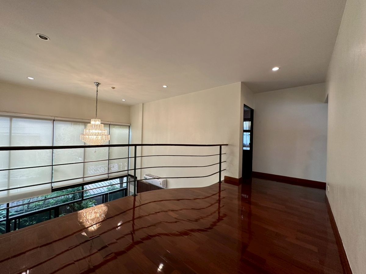 For RentTownhomeSukhumvit, Asoke, Thonglor : 🏡 Luxury House for Rent in Sukhumvit – 3 Bedrooms + Maid’s Room, Private Pool & Gym, Prime Location, Ready to Move In