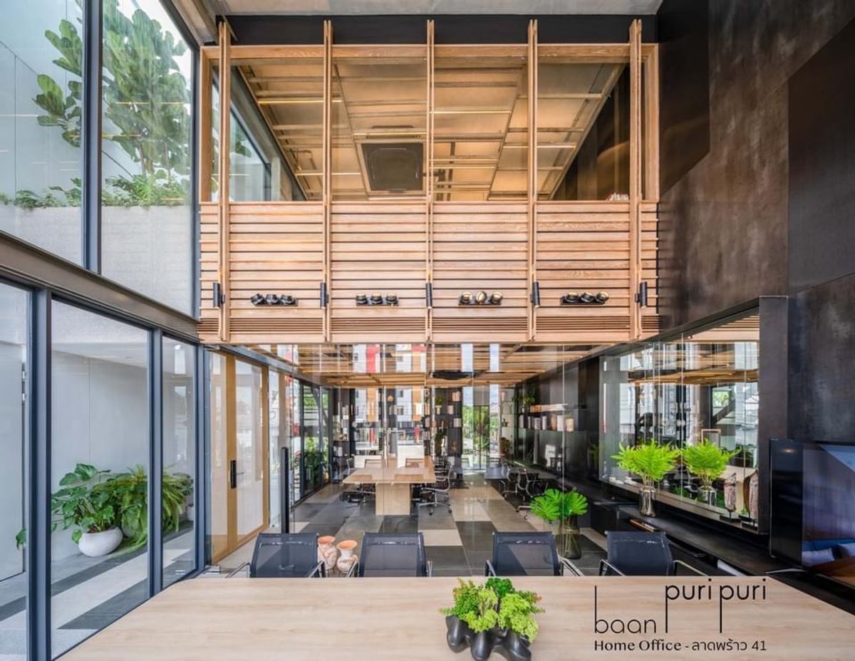 For SaleHome OfficeLadprao, Central Ladprao : Luxurious home office for sale, Baan Phuri Puri Ladprao 41, a 3.5 home office, complete with furniture and electrical appliances. Near the Ratchada intersection and the electric train station. Convenient to travel in and out of the city