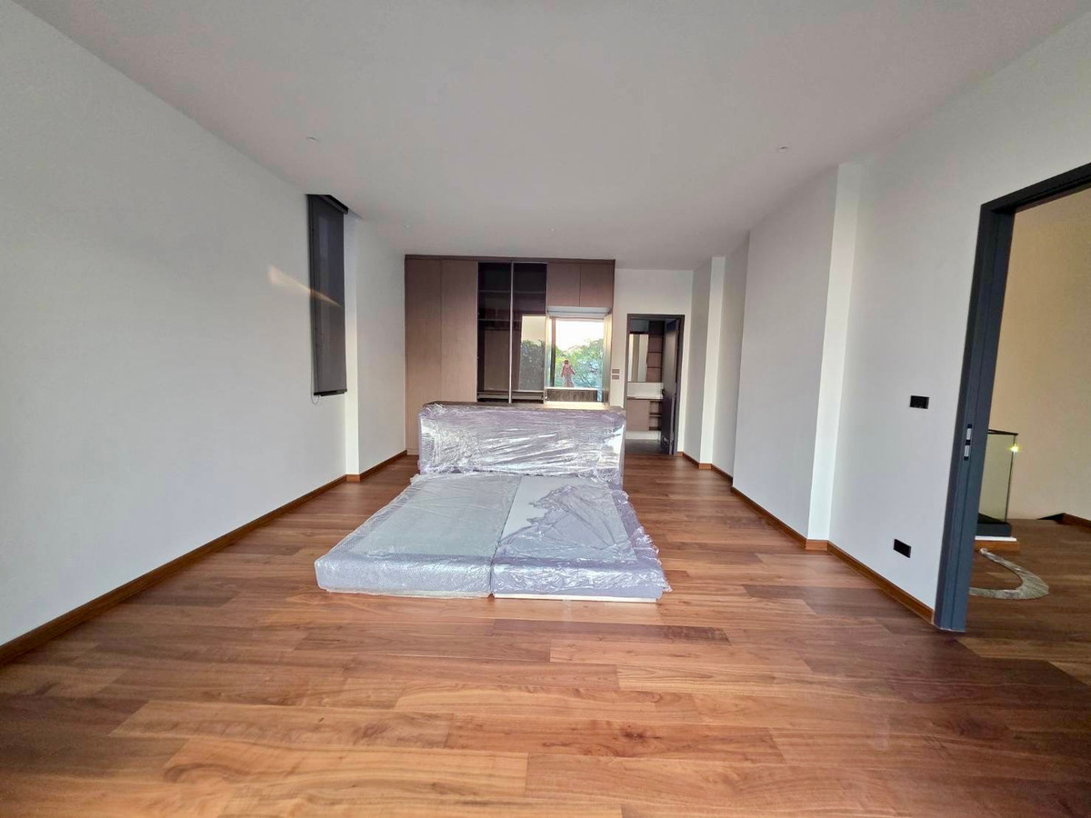 ขายบ้านพัฒนาการ ศรีนครินทร์ : Panya Village Pattanakarn 30: 211 sqwah  6bed 6 bath brandnew 138,000,000 Am: 0656199198