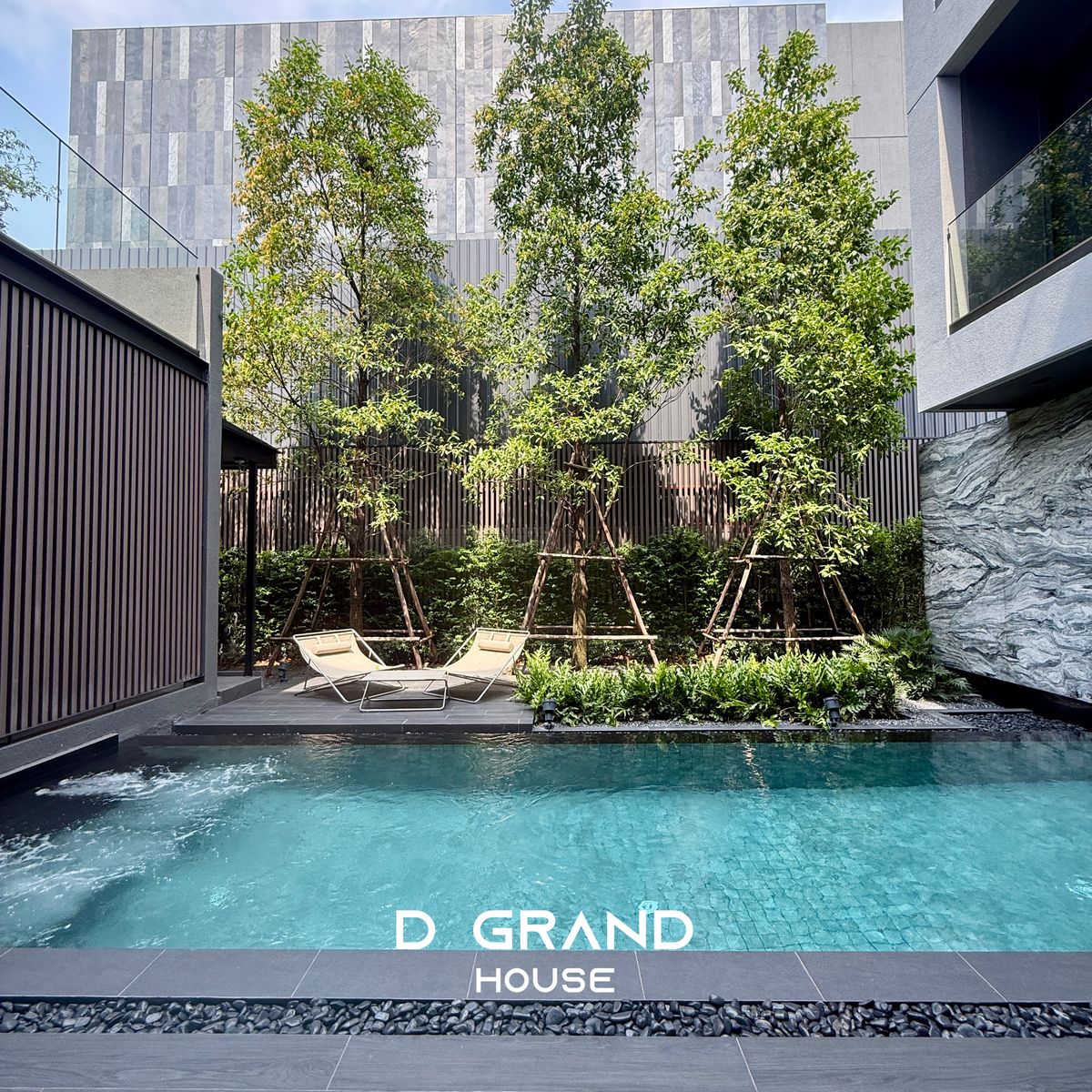 ขายบ้านเลียบทางด่วนรามอินทรา : บ้านหรู 3 ชั้น บนทำเลศักยภาพ ใจกลางนาคนิวาส ใกล้ Central Eastville บ้านใหม่ มือหนึ่ง ที่เจ้าของเป็น สถาปนิก ลงมือออกแบบเอง 