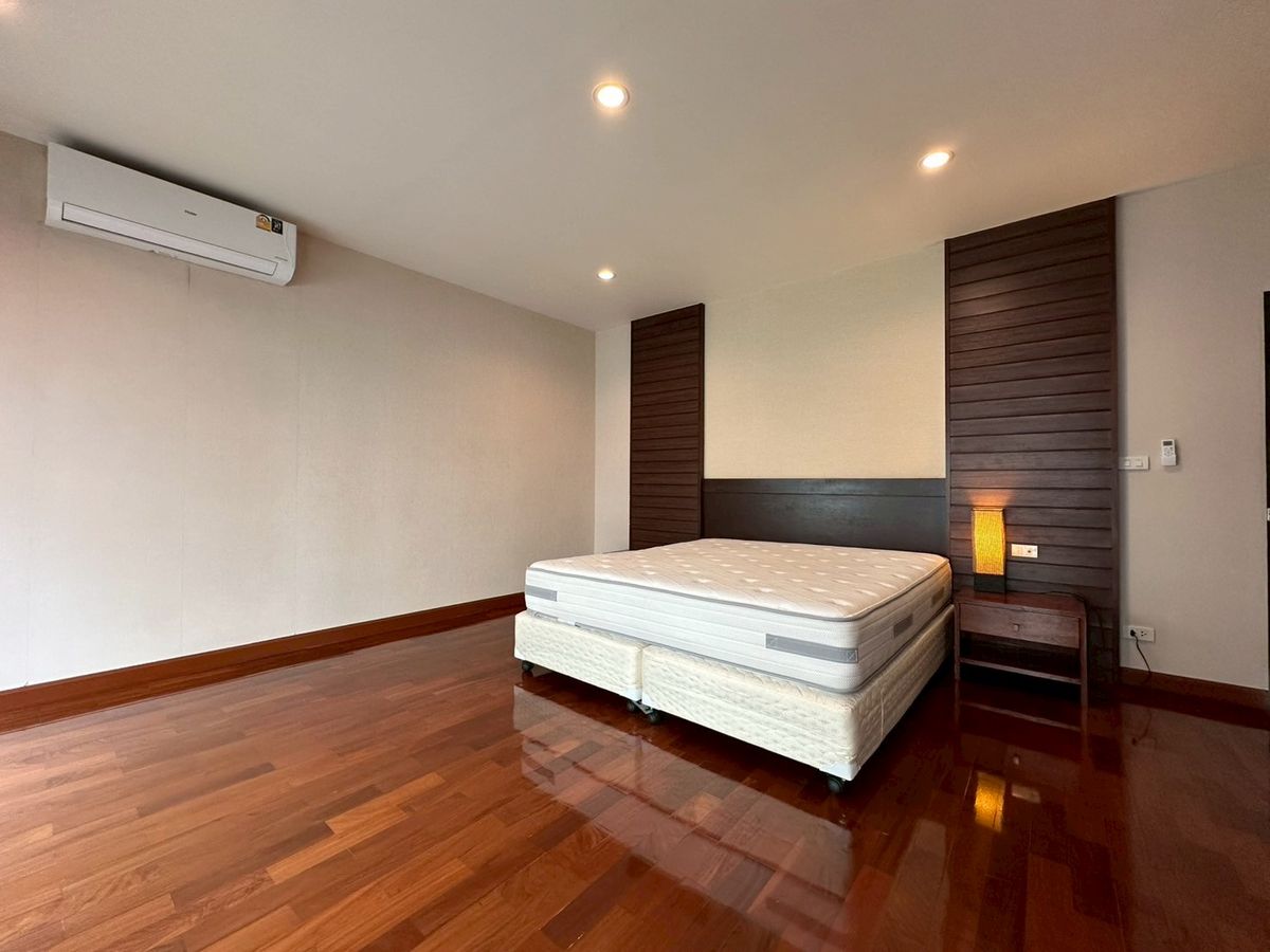 For RentTownhomeSukhumvit, Asoke, Thonglor : 🏡 Luxury House for Rent in Sukhumvit – 3 Bedrooms + Maid’s Room, Private Pool & Gym, Prime Location, Ready to Move In