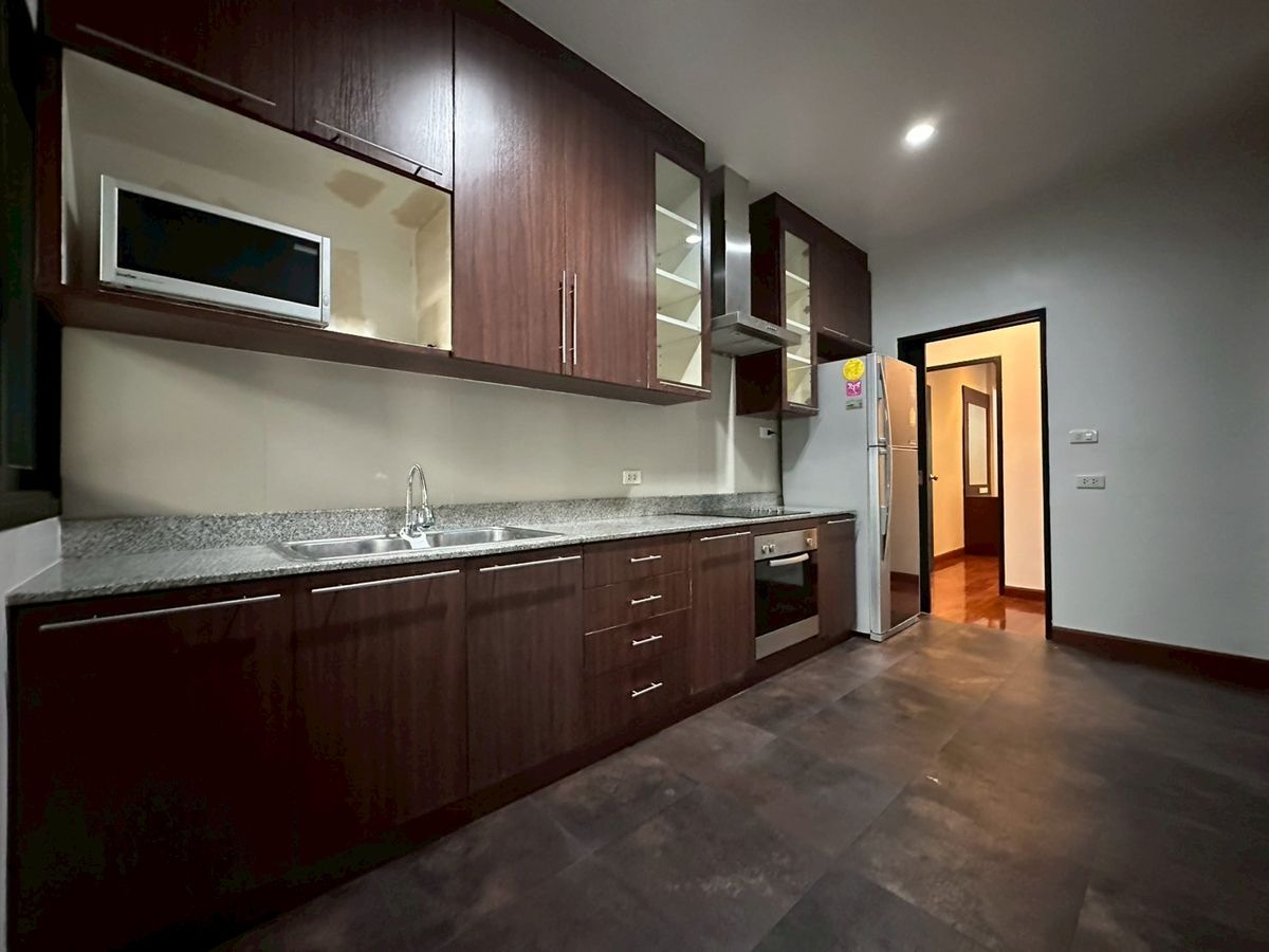 For RentTownhomeSukhumvit, Asoke, Thonglor : 🏡 Luxury House for Rent in Sukhumvit – 3 Bedrooms + Maid’s Room, Private Pool & Gym, Prime Location, Ready to Move In