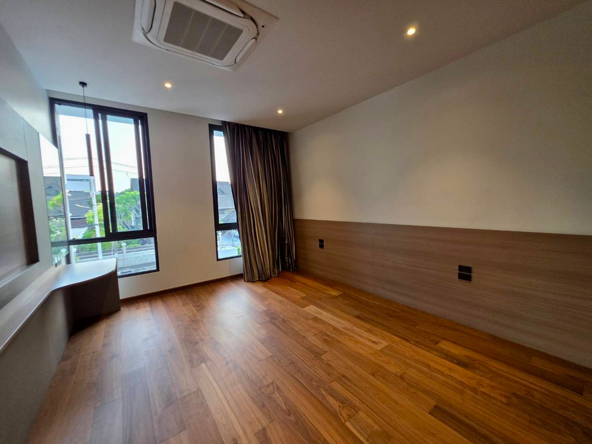 ขายบ้านพัฒนาการ ศรีนครินทร์ : Panya Village Pattanakarn 30: 211 sqwah  6bed 6 bath brandnew 138,000,000 Am: 0656199198