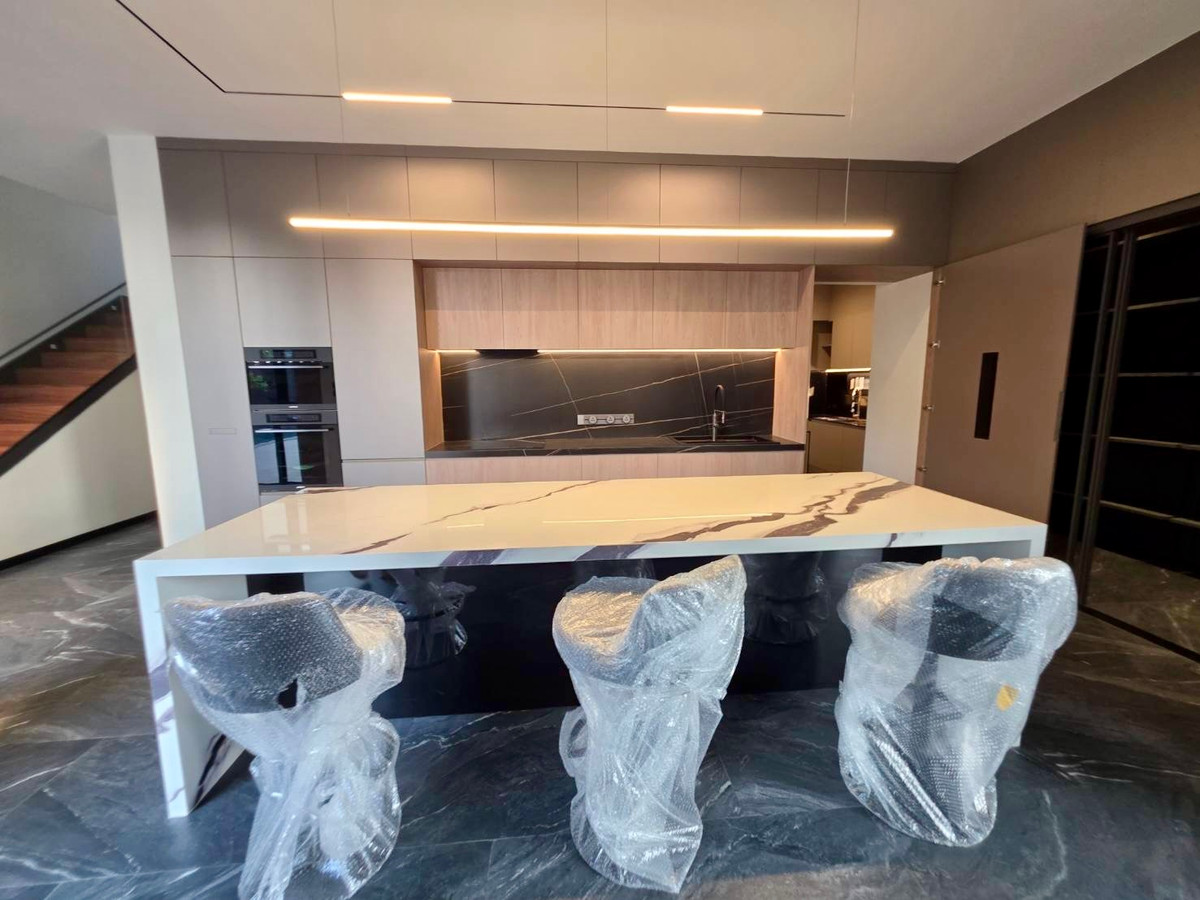 ขายบ้านพัฒนาการ ศรีนครินทร์ : Panya Village Pattanakarn 30: 211 sqwah  6bed 6 bath brandnew 138,000,000 Am: 0656199198