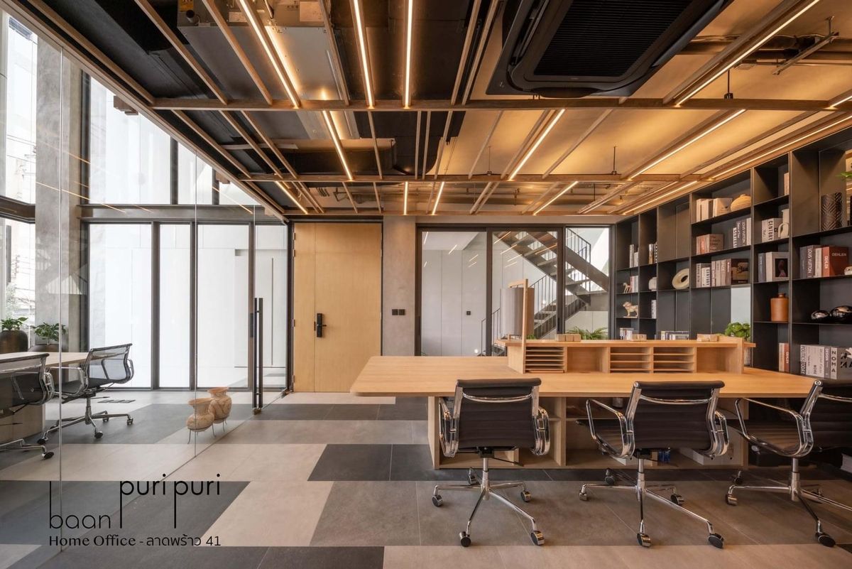 For SaleHome OfficeLadprao, Central Ladprao : Luxurious home office for sale, Baan Phuri Puri Ladprao 41, a 3.5 home office, complete with furniture and electrical appliances. Near the Ratchada intersection and the electric train station. Convenient to travel in and out of the city