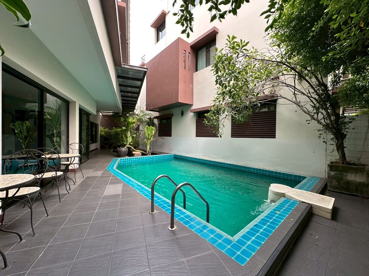 For RentTownhomeSukhumvit, Asoke, Thonglor : 🏡 Luxury House for Rent in Sukhumvit – 3 Bedrooms + Maid’s Room, Private Pool & Gym, Prime Location, Ready to Move In