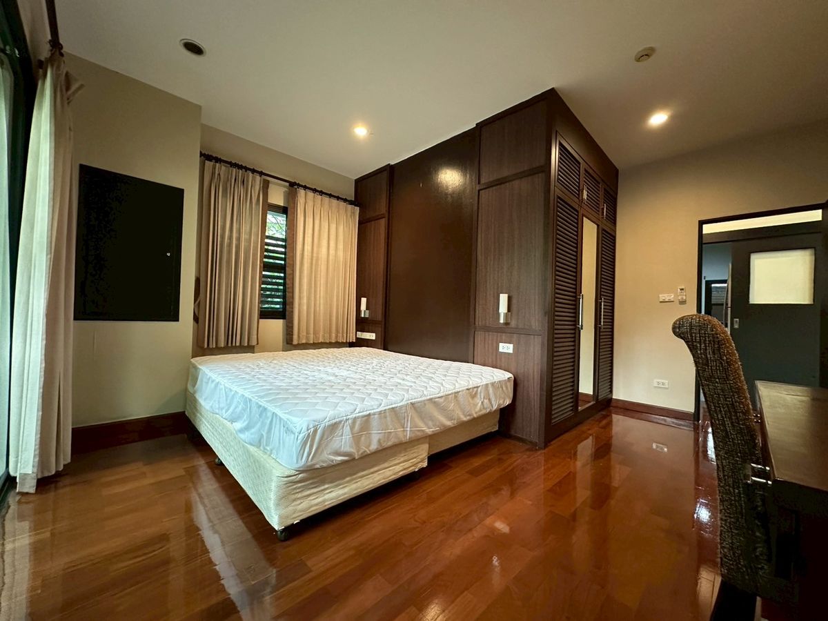 For RentTownhomeSukhumvit, Asoke, Thonglor : 🏡 Luxury House for Rent in Sukhumvit – 3 Bedrooms + Maid’s Room, Private Pool & Gym, Prime Location, Ready to Move In