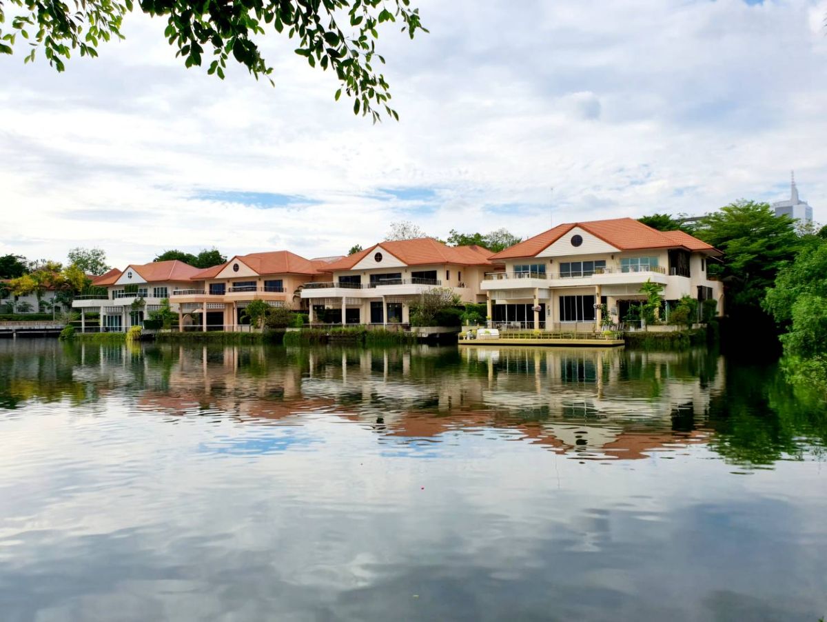 ให้เช่าแจ้งวัฒนะ เมืองทอง : Newly renovated พูลวิลล่า Lakefront หมู่บ้าน นิชาดาธานี ใกล้ ISB International school