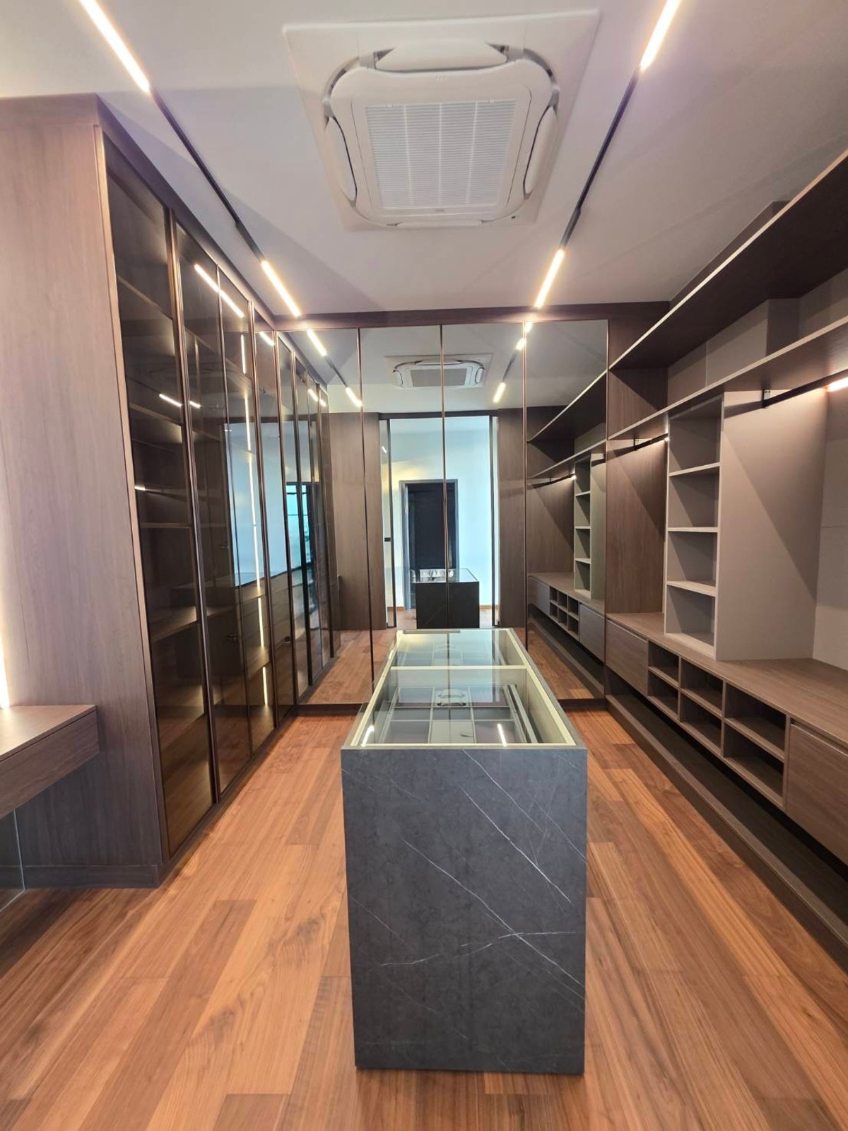 ขายบ้านพัฒนาการ ศรีนครินทร์ : Panya Village Pattanakarn 30: 211 sqwah  6bed 6 bath brandnew 138,000,000 Am: 0656199198