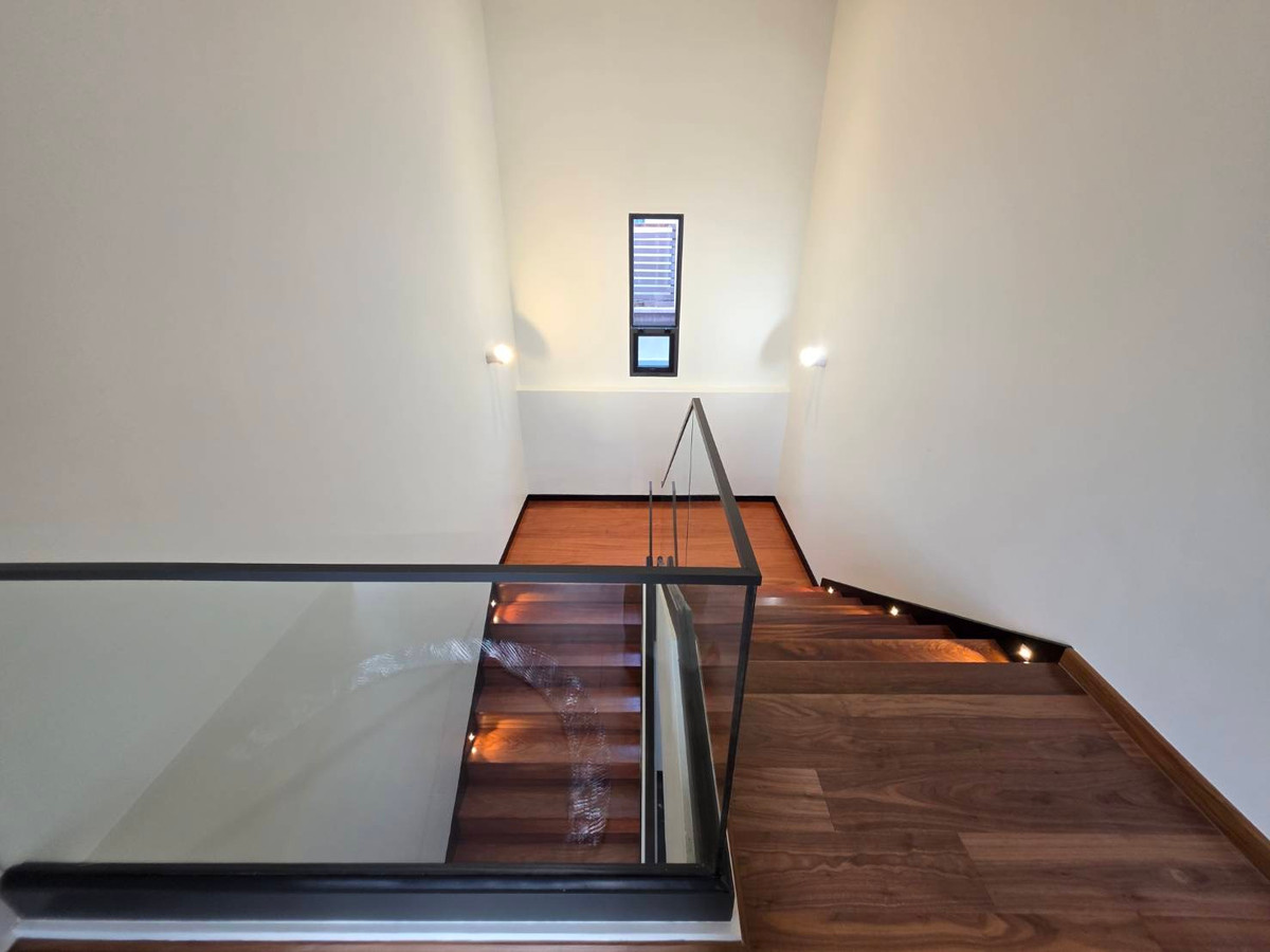 ขายบ้านพัฒนาการ ศรีนครินทร์ : Panya Village Pattanakarn 30: 211 sqwah  6bed 6 bath brandnew 138,000,000 Am: 0656199198