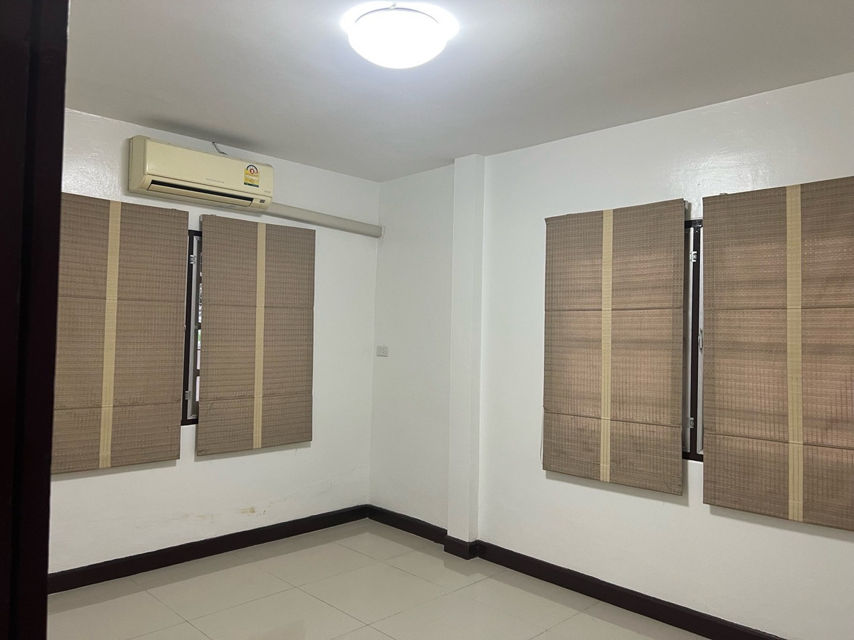 For RentHouseNonthaburi, Bang Yai, Bangbuathong : Rent a 2 -story house, 6 bedrooms, 3 water, 89 sq. Wah. Supports Kritsad Nakhon Village 10 Suitable for taking care of sick people