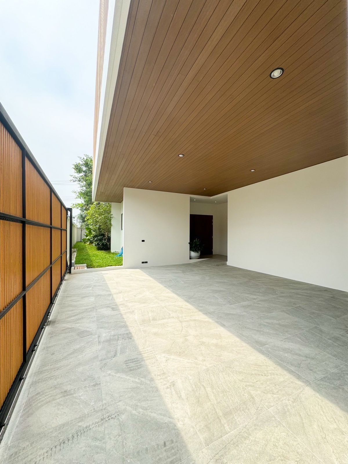ขายบ้านเกษตร นวมินทร์ ลาดปลาเค้า : B-yan Pool & Residence Kaset-Navamin  บ้านเดี่ยว Poolvilla ย่านเกษตร ตกแต่งพร้อมเข้าอยู่ 