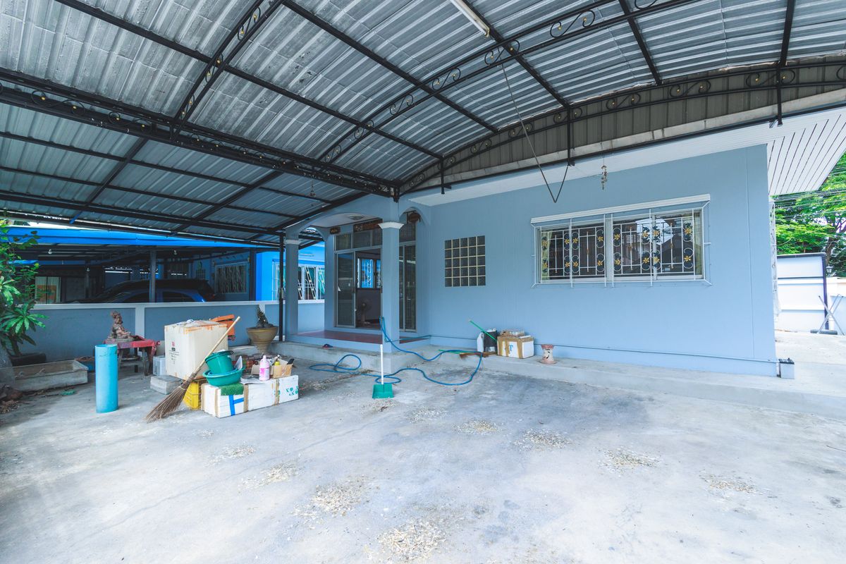 ขายบ้านบางแค เพชรเกษม : โครงการ : ณิชากร เพชรเกษม 63  รายละเอียด #บ้านเดี่ยวเพชรเกษม ขนาด 62 ตร.ว. ติดถนน ทำเลดี พื้นที่ใช้สอยเยอะ โดยรอบเป็นย่านพักอาศัย มีร้านค้า ร้านอาหาร  เดินทางสะดวกเข้าออกได้ ทั้ง ถ.เพชรเกษม และ ถ.กาญจนาภิเษก ใกล้เดอะมอลล์บางแค ใกล้รถไฟฟ้าสายสีน้ำเงิน MRT 