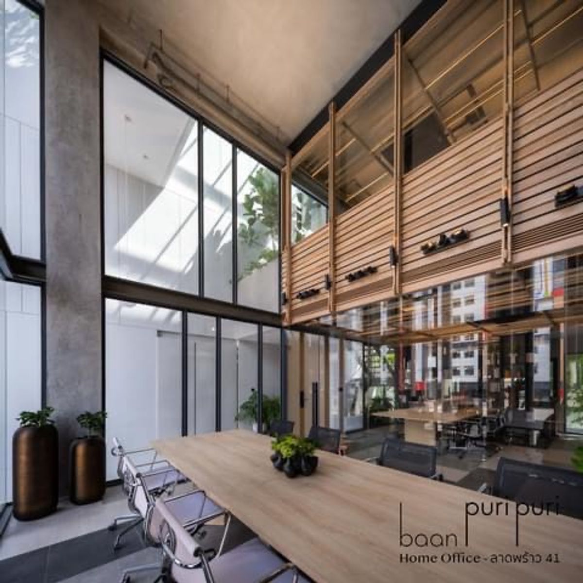 For SaleHome OfficeLadprao, Central Ladprao : Luxurious home office for sale, Baan Phuri Puri Ladprao 41, a 3.5 home office, complete with furniture and electrical appliances. Near the Ratchada intersection and the electric train station. Convenient to travel in and out of the city
