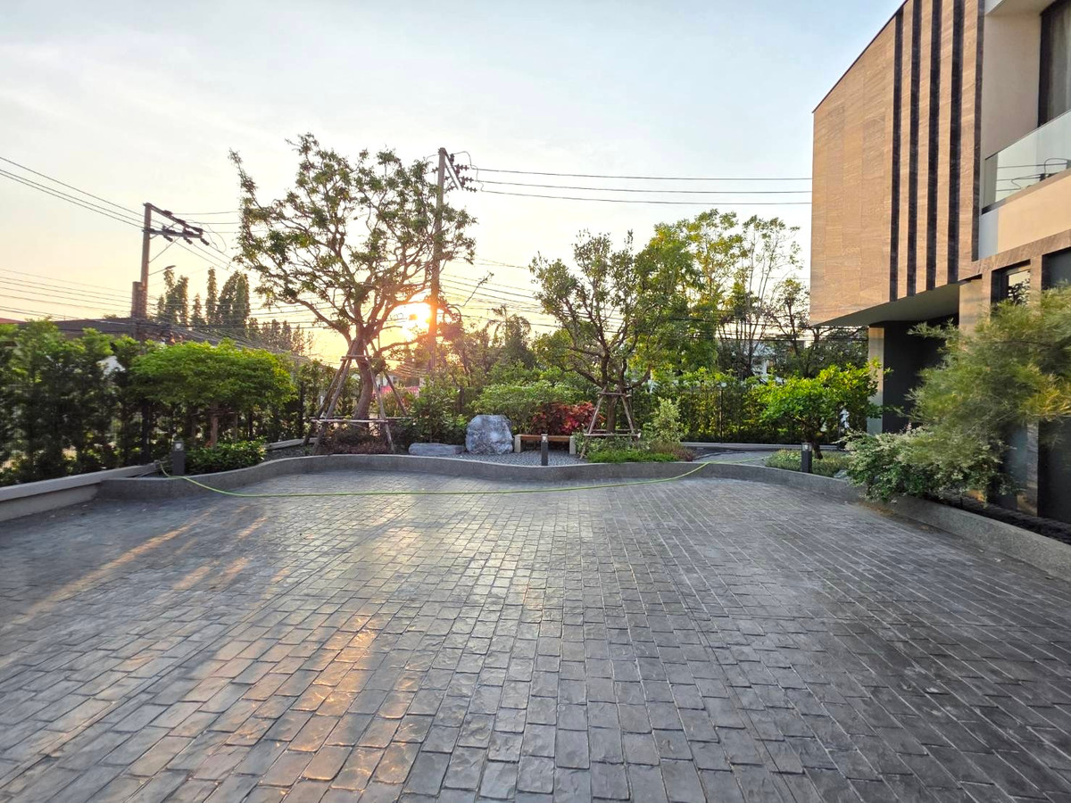 ขายบ้านพัฒนาการ ศรีนครินทร์ : Panya Village Pattanakarn 30: 211 sqwah  6bed 6 bath brandnew 138,000,000 Am: 0656199198