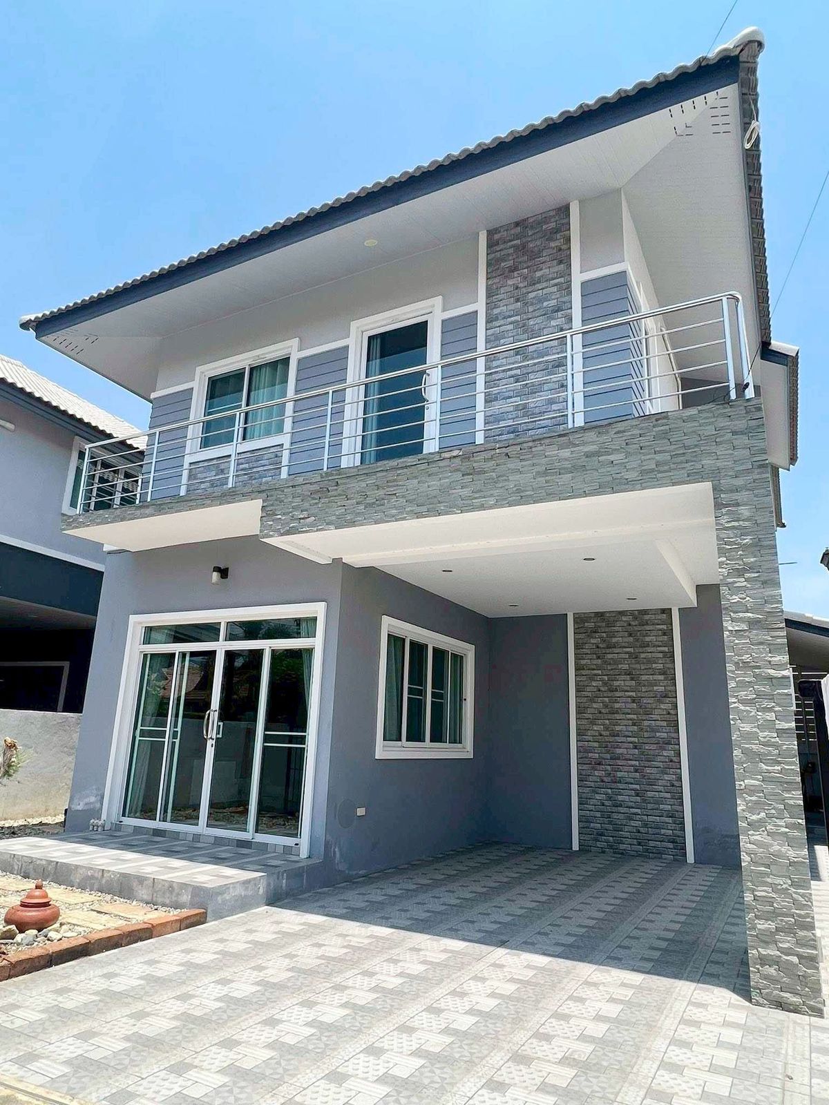 For RentHouseChiang Mai : House for rent 25,000 baht per month. Travel for just 5 minutes to Big C Mae He, No.9H899.