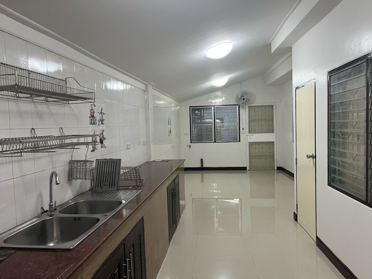 For RentHouseNonthaburi, Bang Yai, Bangbuathong : Rent a 2 -story house, 6 bedrooms, 3 water, 89 sq. Wah. Supports Kritsad Nakhon Village 10 Suitable for taking care of sick people