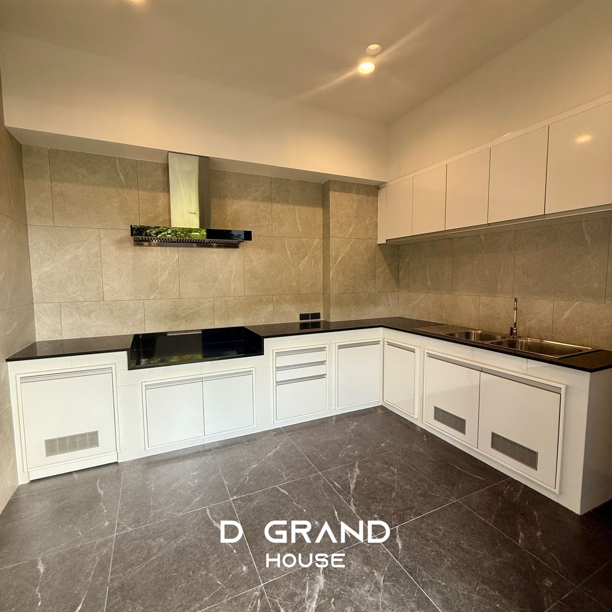 ขายบ้านเลียบทางด่วนรามอินทรา : บ้านหรู 3 ชั้น บนทำเลศักยภาพ ใจกลางนาคนิวาส ใกล้ Central Eastville บ้านใหม่ มือหนึ่ง ที่เจ้าของเป็น สถาปนิก ลงมือออกแบบเอง 