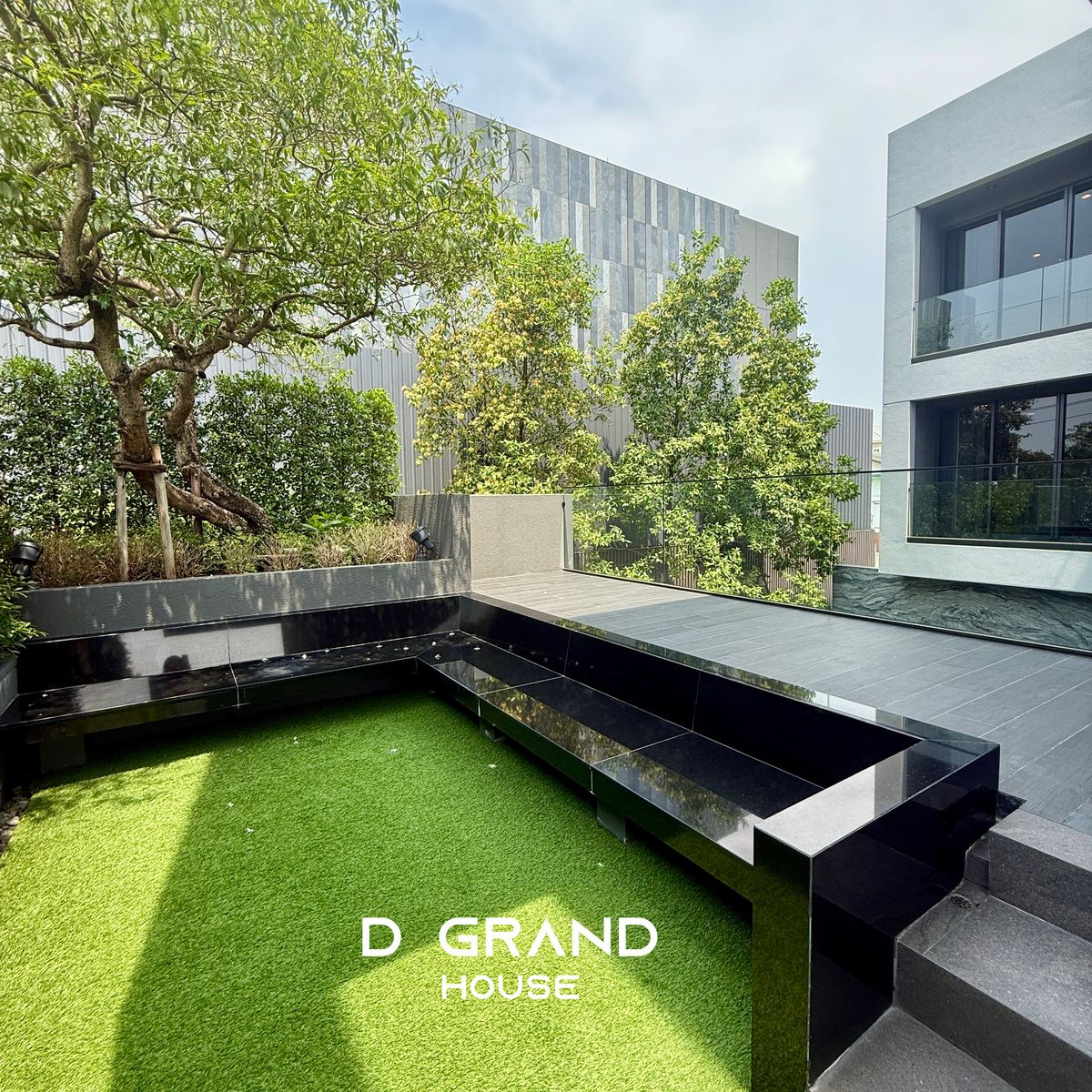 ขายบ้านเลียบทางด่วนรามอินทรา : บ้านหรู 3 ชั้น บนทำเลศักยภาพ ใจกลางนาคนิวาส ใกล้ Central Eastville บ้านใหม่ มือหนึ่ง ที่เจ้าของเป็น สถาปนิก ลงมือออกแบบเอง 