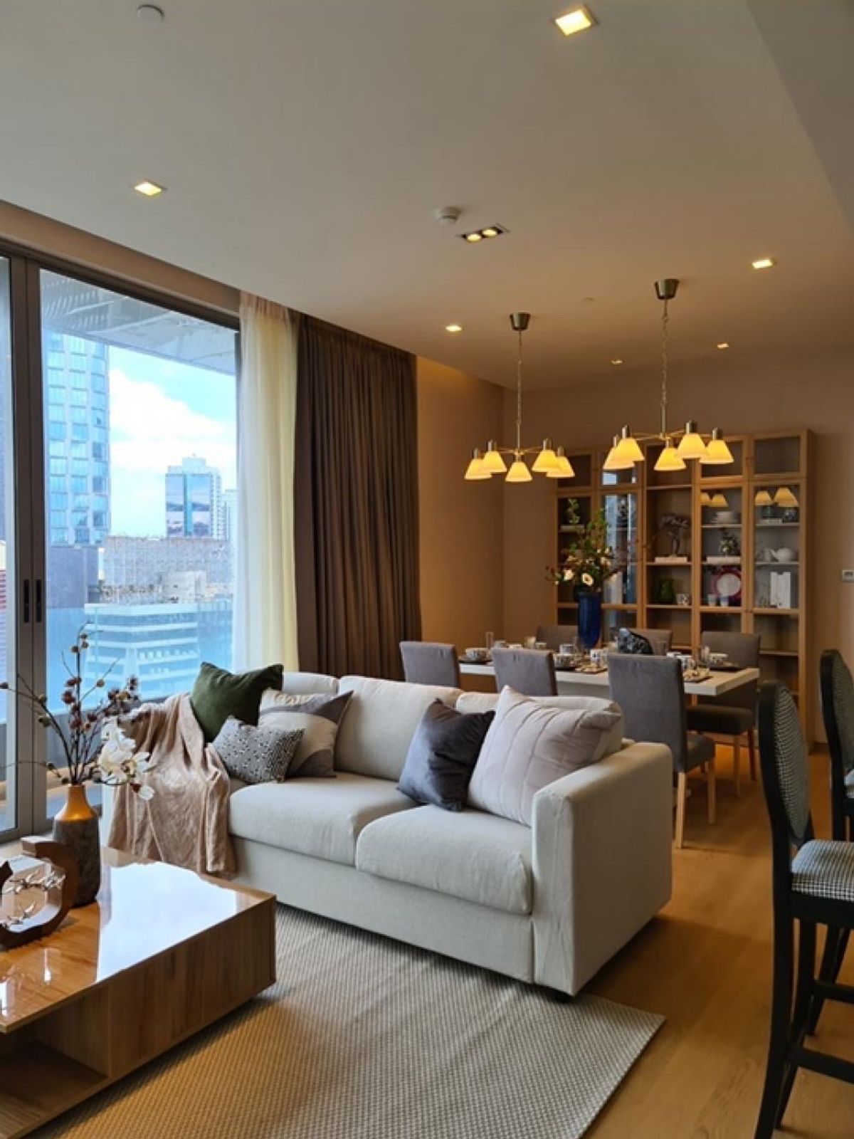 For SaleCondoSilom, Saladaeng, Bangrak : 📢👇 Good investment with tenant until August 2026, rental Income: 140,000 baht Luxury residence with stunning Lumpini Park view! Premium location in the heart of Bangkok.