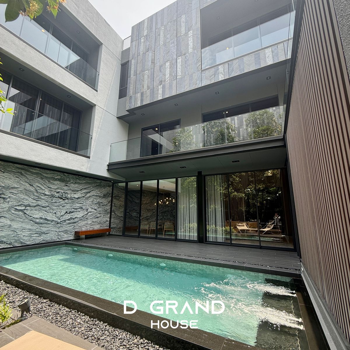 ขายบ้านเลียบทางด่วนรามอินทรา : บ้านหรู 3 ชั้น บนทำเลศักยภาพ ใจกลางนาคนิวาส ใกล้ Central Eastville บ้านใหม่ มือหนึ่ง ที่เจ้าของเป็น สถาปนิก ลงมือออกแบบเอง 