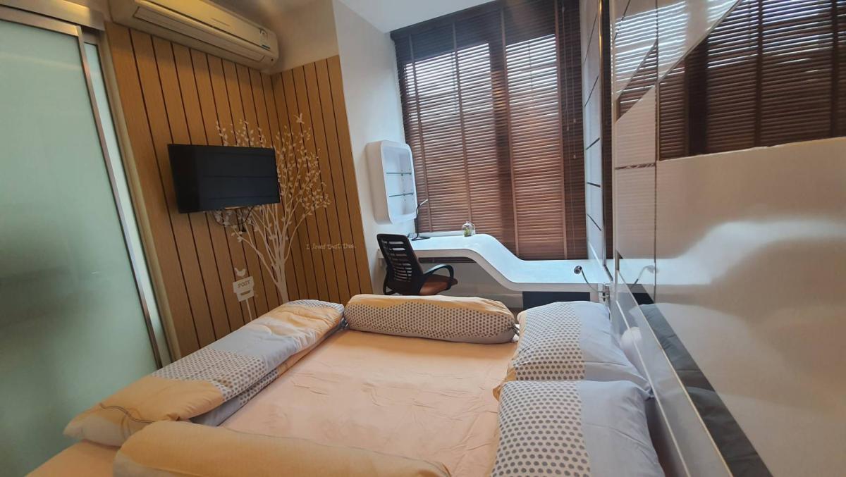 For RentCondoLadprao, Central Ladprao : 03/04/2026, Live comfortably in the city center! Equinox Phahol-Vipha 1 bedroom for only 19,000฿/month
Close to BTS Mo Chit and MRT Chatuchak, with a swimming pool, fitness center, and spa! 0642748883