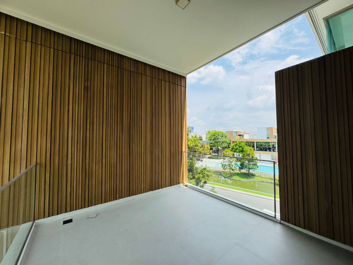 ขายบ้านพัฒนาการ ศรีนครินทร์ : วีเว่ พระราม9 บ้านแปลงสวยติดสนามกอล์ฟพร้อมวิวสระ เพียงไม่กี่ก้าวถึง Wellington college