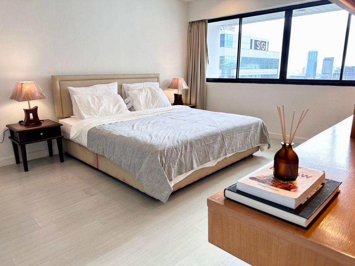 For RentCondoWitthayu, Chidlom, Langsuan, Ploenchit : The Royal Place 2 Only 240 meters from BTS Ratchadamri (Rt-01) 