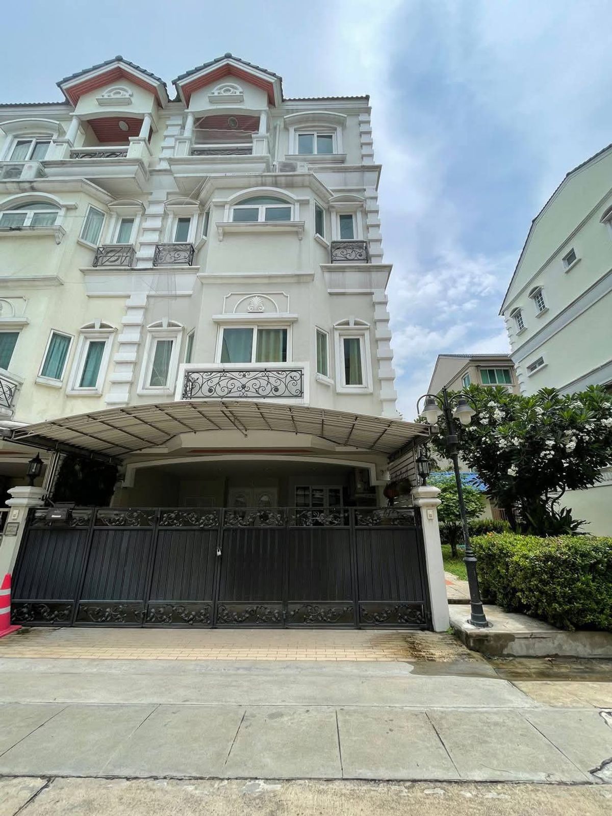 For RentTownhomeSathorn, Narathiwat : For rent, Townhome, Golden Homepart, Chong Nonsi, Sathorn 🗽💫🧑🏻‍🎄出租联排别墅 Golden Home Park Ville, Chong Nonsi, Sathorn