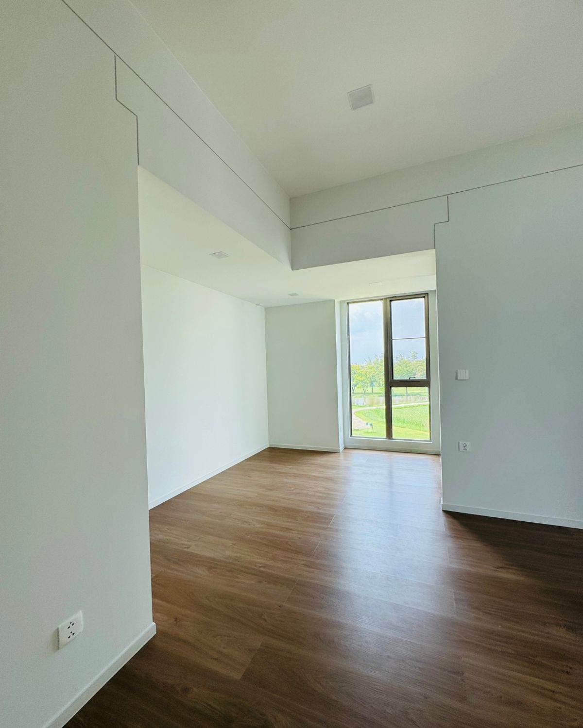 ขายบ้านพัฒนาการ ศรีนครินทร์ : วีเว่ พระราม9 บ้านแปลงสวยติดสนามกอล์ฟพร้อมวิวสระ เพียงไม่กี่ก้าวถึง Wellington college