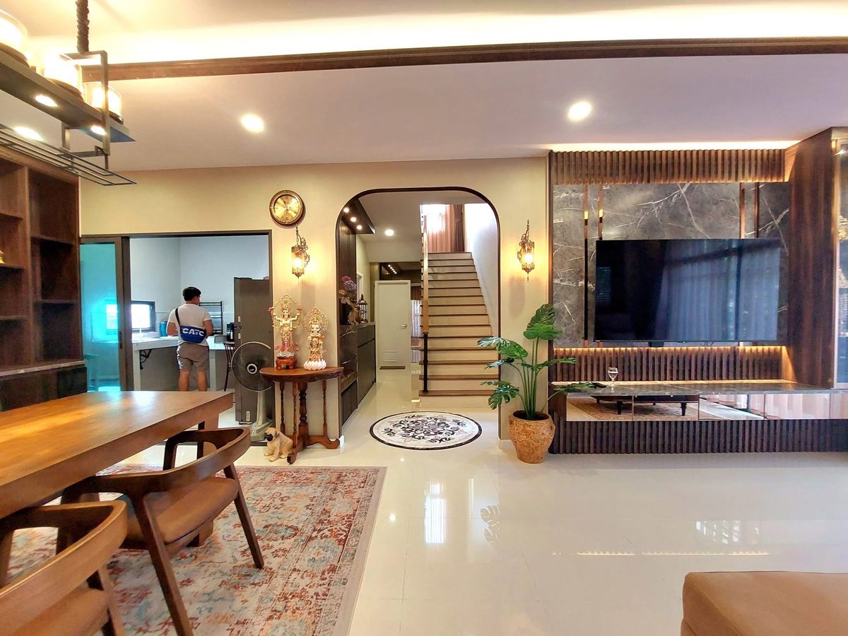 บ้านลาดกระบัง สุวรรณภูมิ : ขาย/ให้เช่า แกรนด์ บริทาเนีย พระราม9 กรุงเทพกรีฑา ตกแต่งสวย 4 นอน 56 ตรว