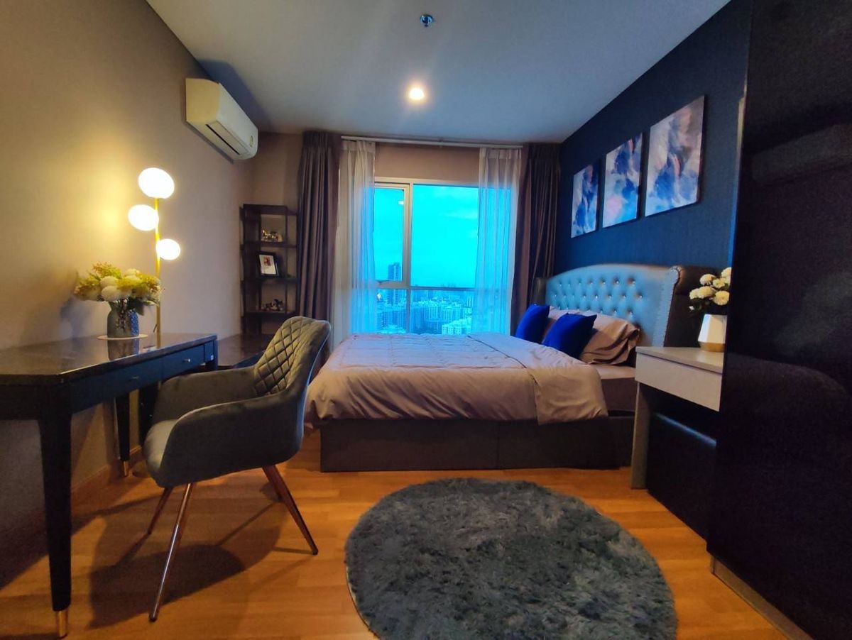 For RentCondoRama3 (Riverside),Satupadit : Urgent rental Lumpini Place Ratchada - Sathu (Lumpini Place Place Condo Ratchada -Sathu) 💸 Rental 35,000 baht/month (including the central value) - size 60 sq.m. (corner room) - 3 bedrooms, 2 bathrooms, 2 sides of the balcony - Parking rights 2 cars Built