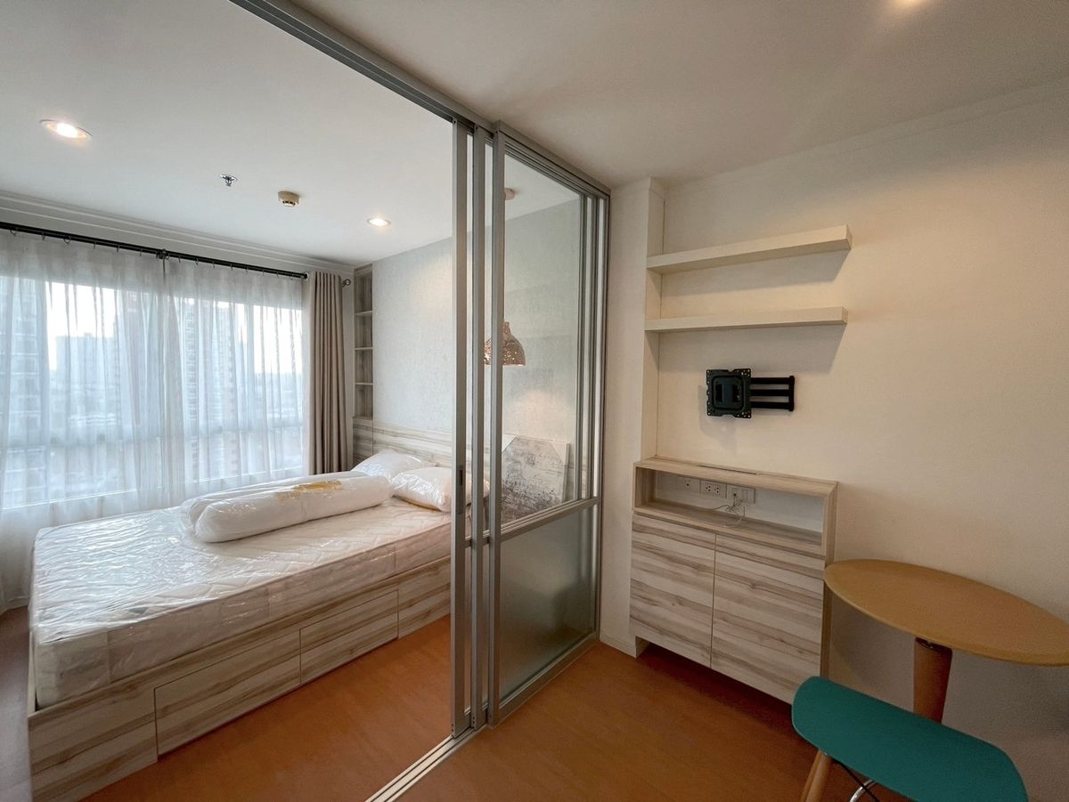 For RentCondoRattanathibet, Sanambinna : Lumpini Park Rattanathibet Condo Rental Condo, Private corner room. 

