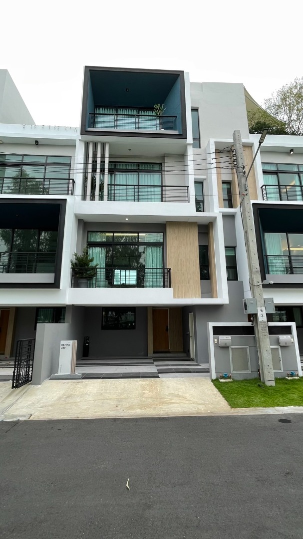 ขายทาวน์โฮมเกษตร นวมินทร์ ลาดปลาเค้า : 🔥ขายด่วน🔥ทาวน์โฮม 3 ชั้นครึ่ง  “Nirvana DEFINE” เอกมัย-รามอินทรา (บ้านตัวอย่าง) ตกแต่งพร้อมเข้าอยู่ ติดสระว่ายน้ำและส่วนกลาง 