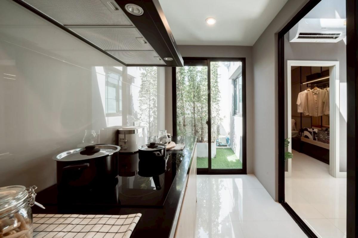 ขายทาวน์โฮมเกษตร นวมินทร์ ลาดปลาเค้า : 🔥ขายด่วน🔥ทาวน์โฮม 3 ชั้นครึ่ง  “Nirvana DEFINE” เอกมัย-รามอินทรา (บ้านตัวอย่าง) ตกแต่งพร้อมเข้าอยู่ ติดสระว่ายน้ำและส่วนกลาง 