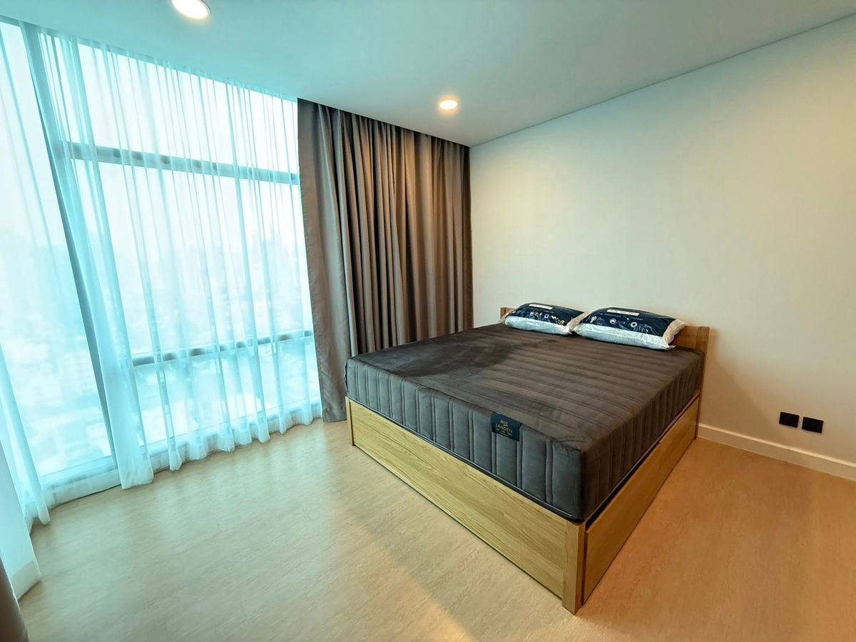 ให้เช่าคอนโดสาทร นราธิวาส : ปล่อยเช่าคอนโด The Room Charoenkrung 30  .ขนาด 59 ตรม. 2 นอน 1 น้ำ ชั้น 22 เช่า ราคา 35,000 บาท สถานที่ใกล้เคียง 1. ไปรษณีย์กลาง บางรัก 2. โรงเรียนอัสสัมชัญ 3. ห้าง Central Bangrak 4. BTS ตากสิน 900 เมตร 5. MRT หัวลำโพง 900 เมตร สัญญาขั้นต่ำ 1 ปี ประกัน 2