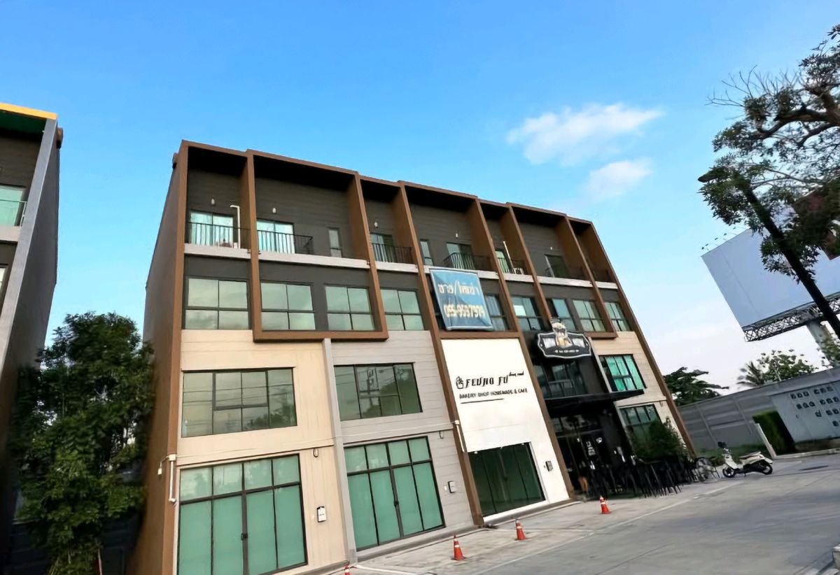 ให้เช่าทาวน์โฮมลาดกระบัง สุวรรณภูมิ : ให้เช่า โฮมออฟฟิศ 4 ชั้น ขนาดที่ดิน 21 ตรว. ถนน คู่ขนานมอเตอร์เวย์ ใกล้เมกาบางนา 