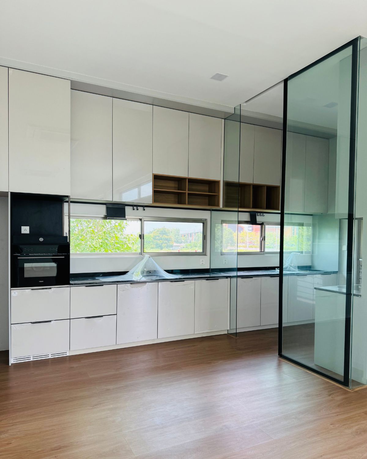 ขายบ้านพัฒนาการ ศรีนครินทร์ : วีเว่ พระราม9 บ้านแปลงสวยติดสนามกอล์ฟพร้อมวิวสระ เพียงไม่กี่ก้าวถึง Wellington college