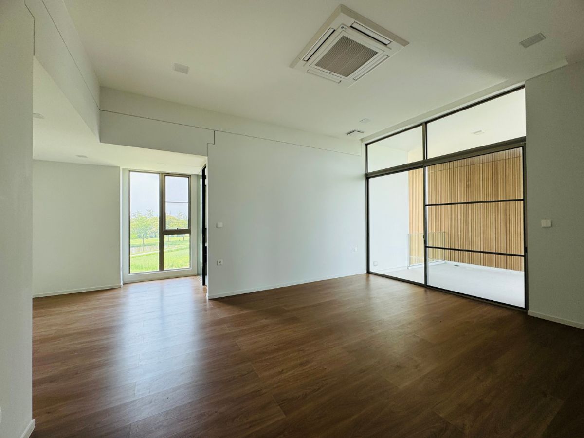 ขายบ้านพัฒนาการ ศรีนครินทร์ : วีเว่ พระราม9 บ้านแปลงสวยติดสนามกอล์ฟพร้อมวิวสระ เพียงไม่กี่ก้าวถึง Wellington college