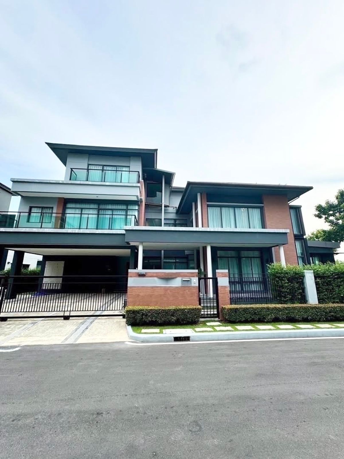 บ้านพัฒนาการ ศรีนครินทร์ : Luxury House Rama 9