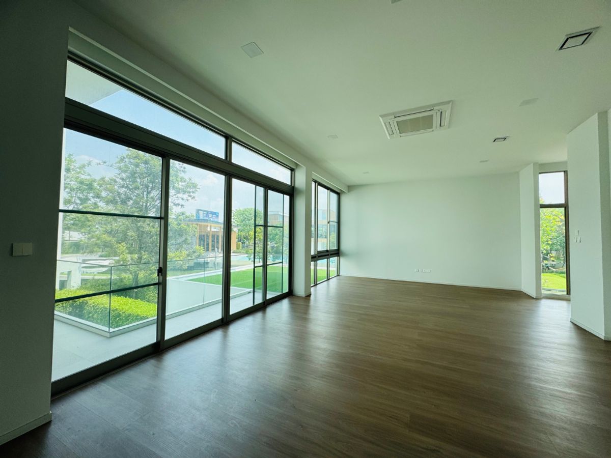 ขายบ้านพัฒนาการ ศรีนครินทร์ : วีเว่ พระราม9 บ้านแปลงสวยติดสนามกอล์ฟพร้อมวิวสระ เพียงไม่กี่ก้าวถึง Wellington college