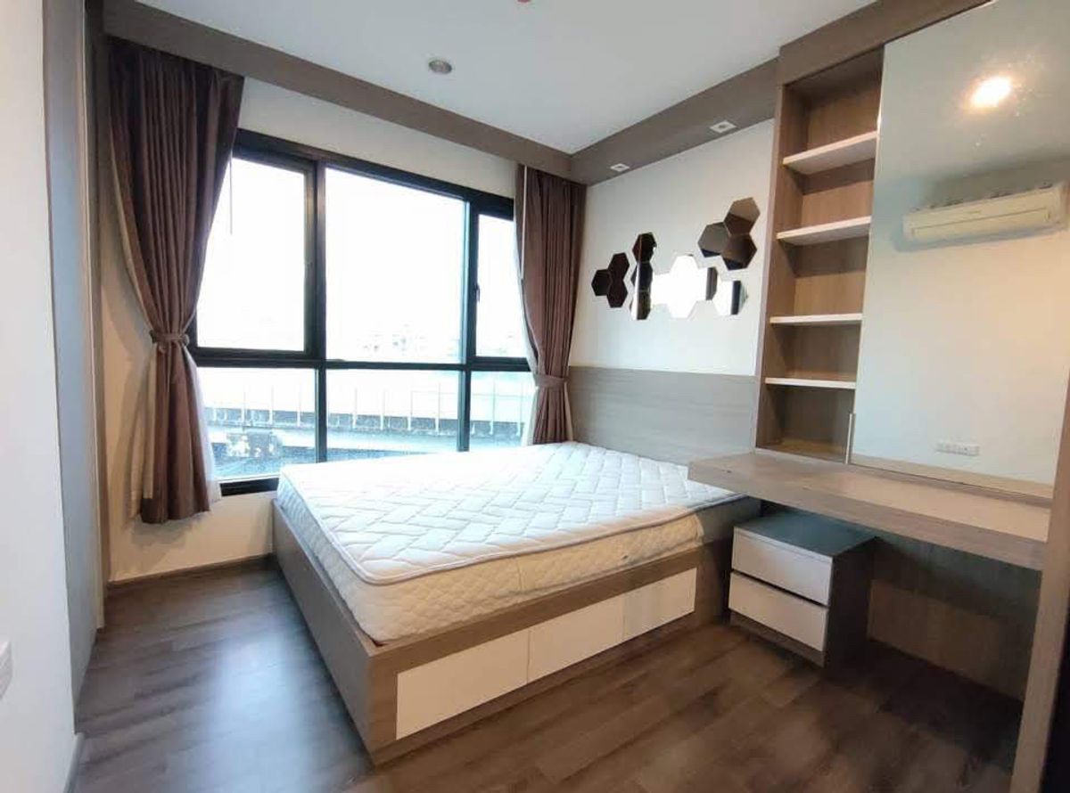 For RentCondoOnnut, Udomsuk : Rent The Base Park West (Sukhumvit 77 Onnut), near BTS Onnut, easy to travel near the source of food. Interested in greeting