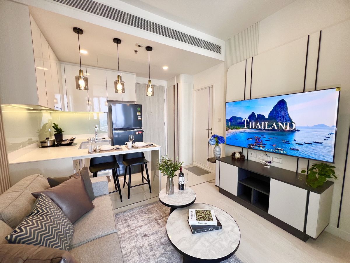 For RentCondoKasetsart, Ratchayothin : MAZARINE RATCHAYOTHIN 
New Modern Luxurious room,only a step away from BTS ready to move in.
