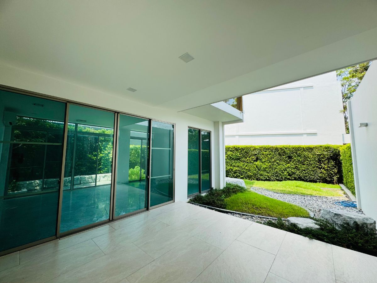 ขายบ้านพัฒนาการ ศรีนครินทร์ : วีเว่ พระราม9 บ้านแปลงสวยติดสนามกอล์ฟพร้อมวิวสระ เพียงไม่กี่ก้าวถึง Wellington college