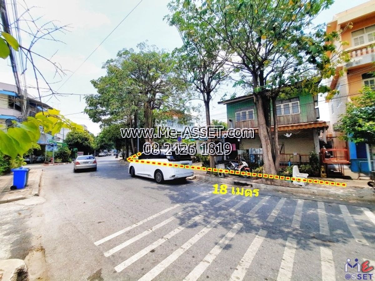 ขายที่ดินสุพรรณบุรี : ขายที่ดินพร้อมสิ่งปลูกสร้าง ย่าน ถนนประชาธิปไตย นางสร้อยระย้า พลายแก้ว ต.ท่าพี่เลี้ยง อำเภอเมือง สุพรรณบุรี : ใกล้โกหนุ่มก๊วยเตี๋ยวเนื้อรสเด็ด : 163.5 ตร.วา : CODE NN-91396