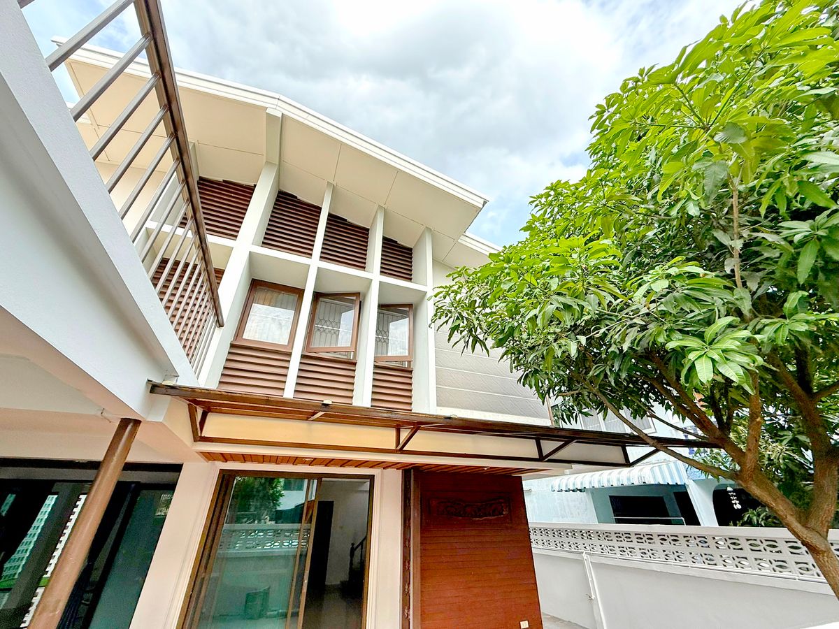 For RentHouseRatchadapisek, Huaikwang, Suttisan : HK0506♛ 4 -bedroom detached house for rent ⚝ Huai Khwang ♜MRT Huai Khwang ∞099-5919653,065-9423251▚Line@surreside